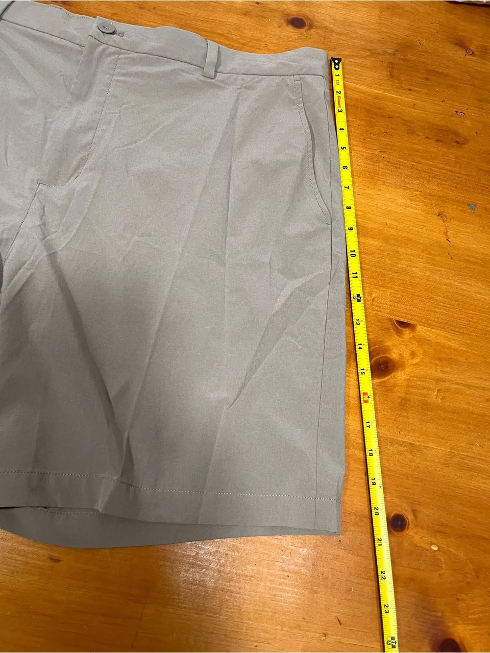 Vineyard Vines Men's Shorts in Light Taupe